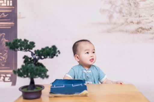 巨野宝宝几个月用拉拉裤 巨野宝宝几个月用拉拉裤